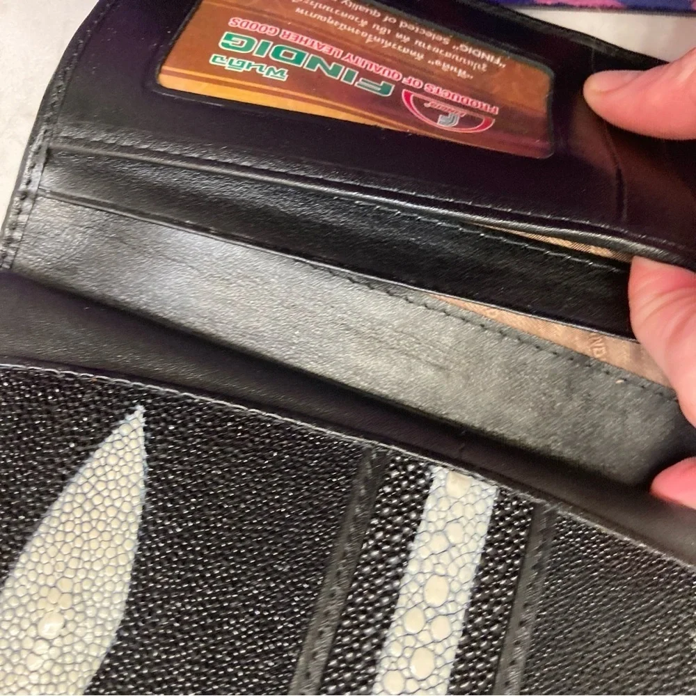 Findig genuine stingray leather wallet new without tags